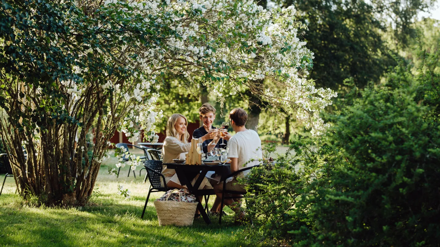Trädgårdslunch på Wallby Säteri, Vetlanda, Småland